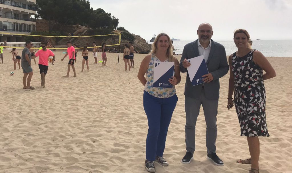 Consell de Mallorca and Calvia Town Hall commit to promoting beach sports