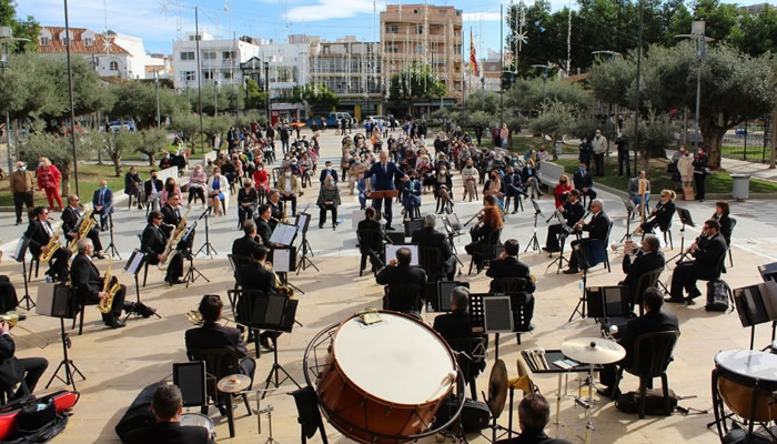 La Banda Municipal de Música de Fungirola actúa en el Parque de España