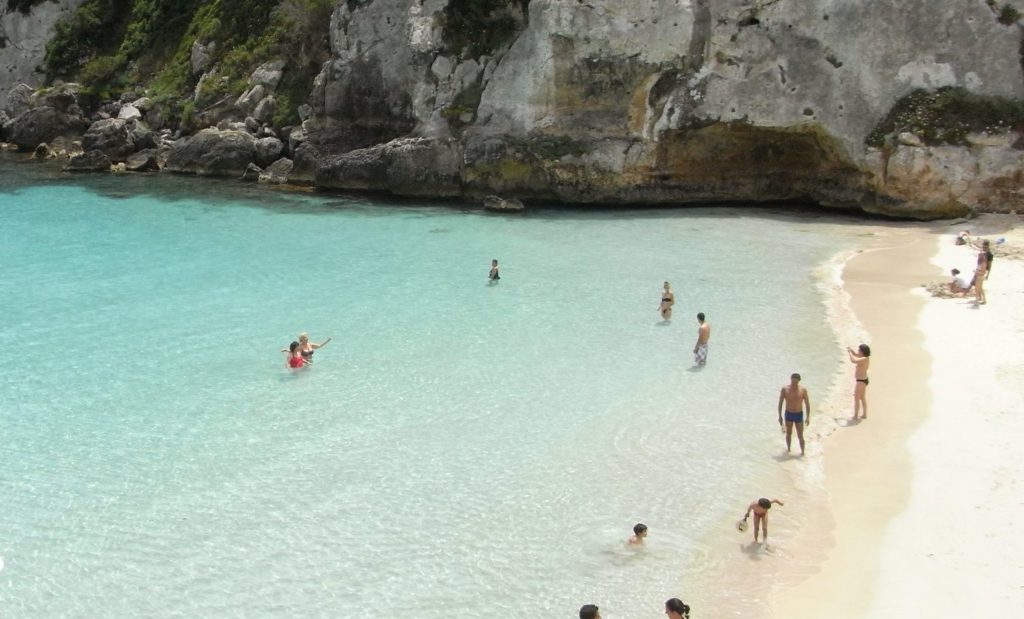 Tourist dies after suffering heart attack in the sea while swimming in Menorca