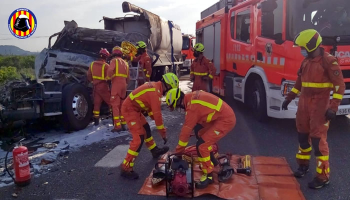 Lorry driver dies in Valencia's Loriguilla after being trapped in his crashed vehicle