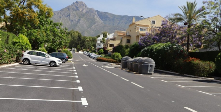 Marbella Council completes road resurfacing and new signage in Nagueles area