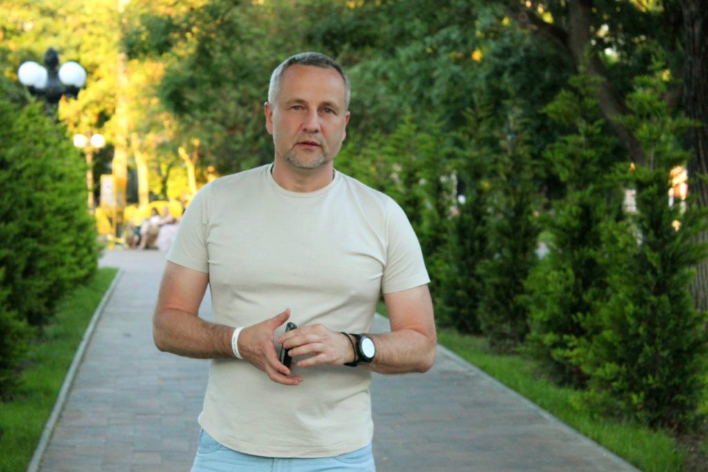 Russian forces 'kidnap' elected mayor of Ukraine's Kherson
