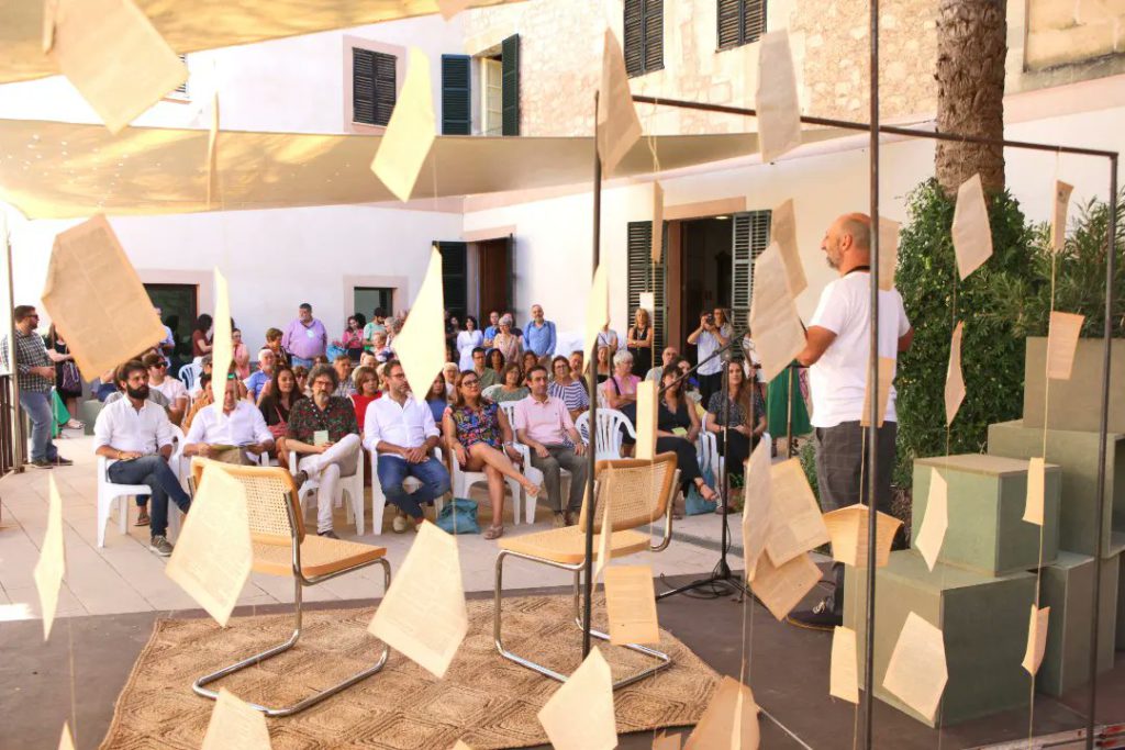 Thousands participate in Catalan book festival in Manacor, Mallorca