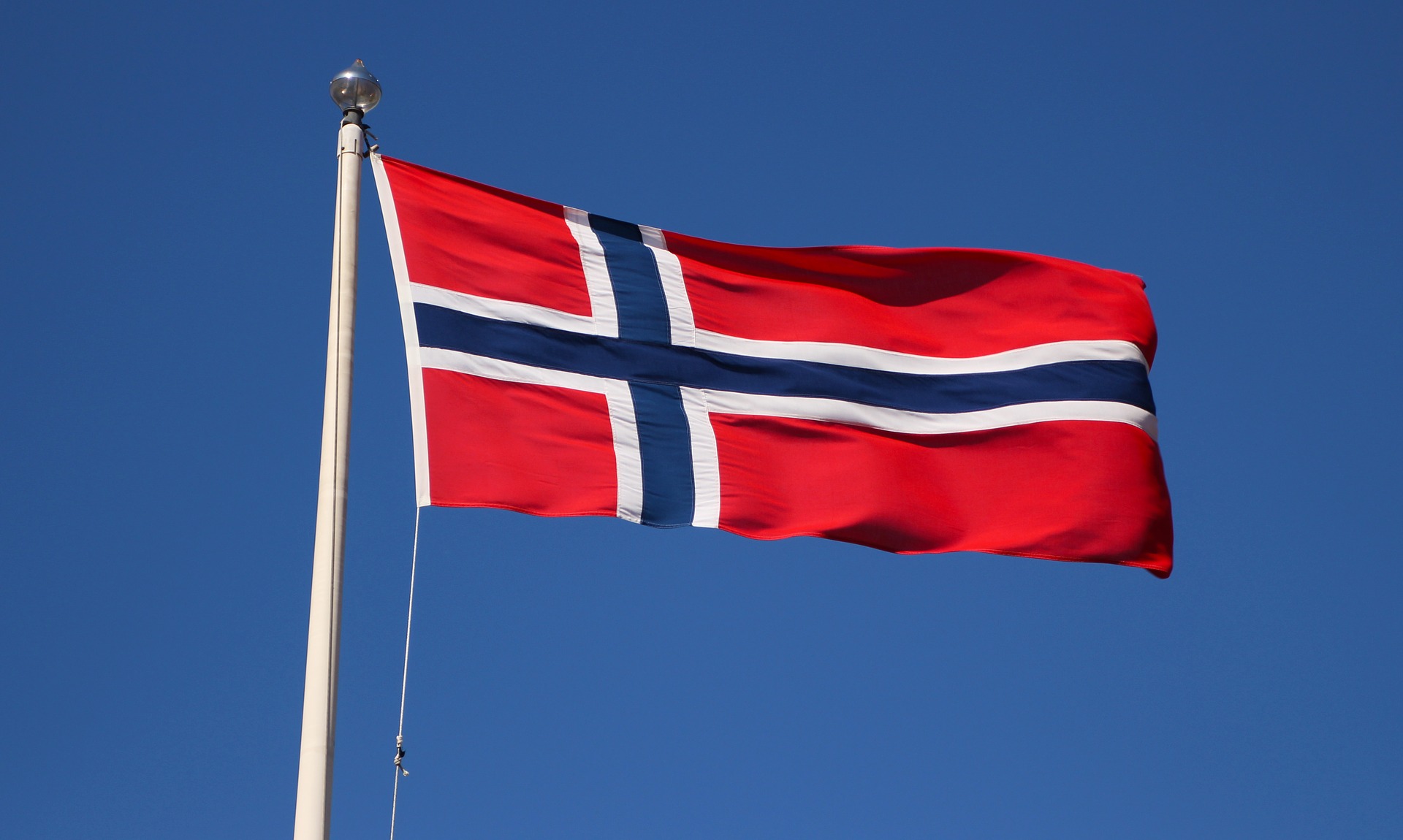 Norge slutter seg til EUs sanksjoner som forbyr oljeimport til sjøs fra Russland