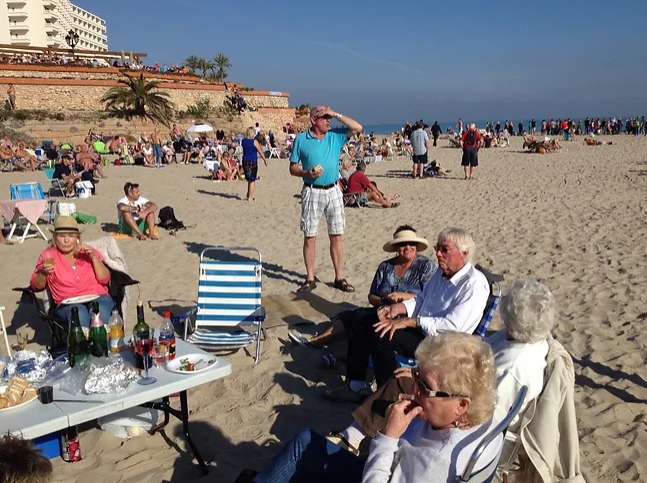 Make friends, network and socialise at the Phoenix Solos Club in Torrevieja