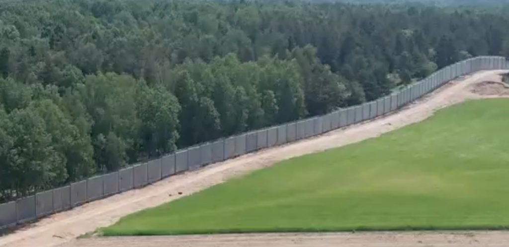 WATCH: Poland's 49 thousand ton steel border fence with Belarus nears completion