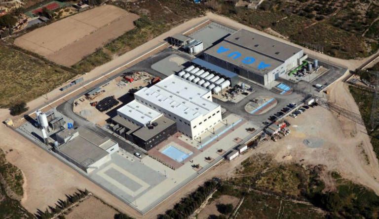 Water from the Muchamiel (Alicante) desalination plant goes to El Campello