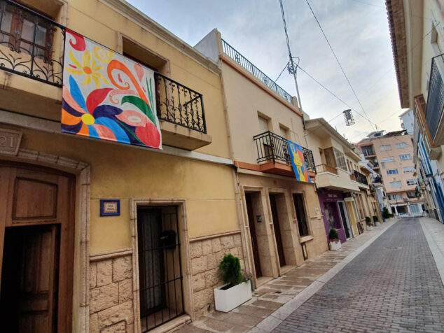Calpe's 'Art al Carrer' exhibition brings colour to the old town