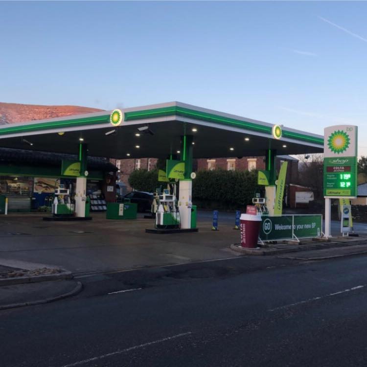 Family-run petrol station discounts fuel by 20p saying 'We want to pass on price drop'