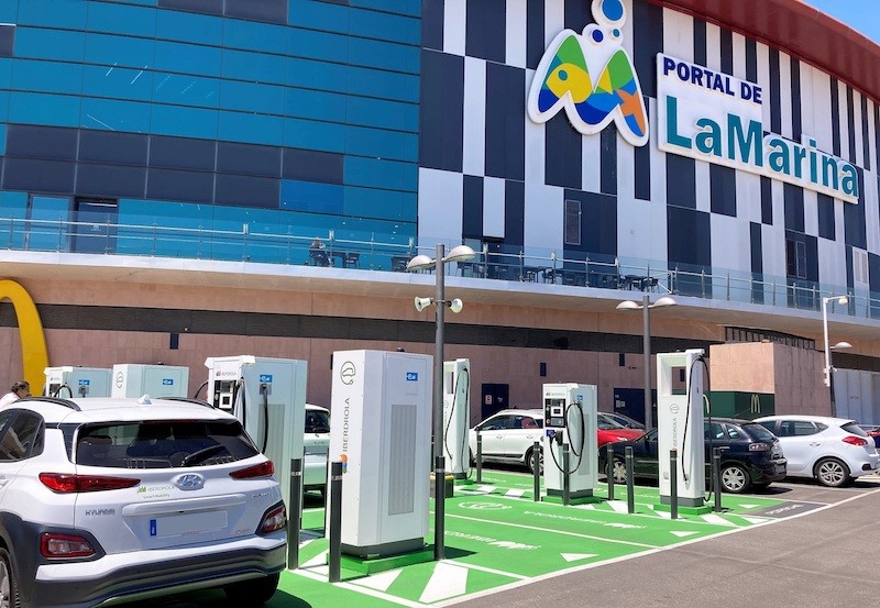 Portal de la Marina goes electric with 8 fast-charging points for cars