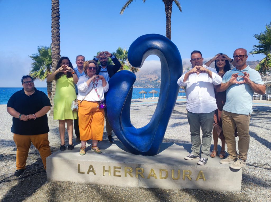 La Herradura’s new heart sculpture to become symbol of the town