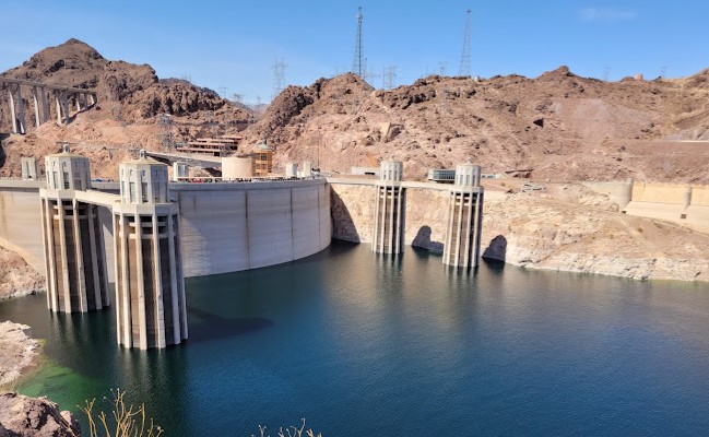Huge explosion occurs at the Hoover Dam on Colorado River in America