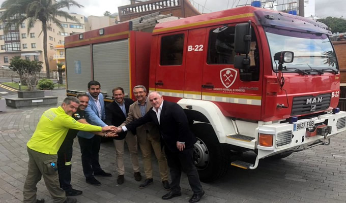 Malaga provincial Council donates a fire engine to La Palma in the Canary Islands