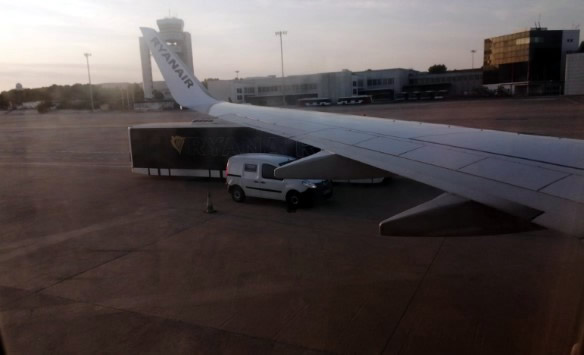 EXCLUSIVA: Caos en la pista de Alicante mientras los pasajeros exigían abandonar el vuelo retrasado de Ryanair
