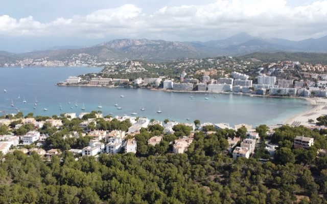 Irish tourist hospitalised after falling from Mallorca hotel balcony in Balearic Islands