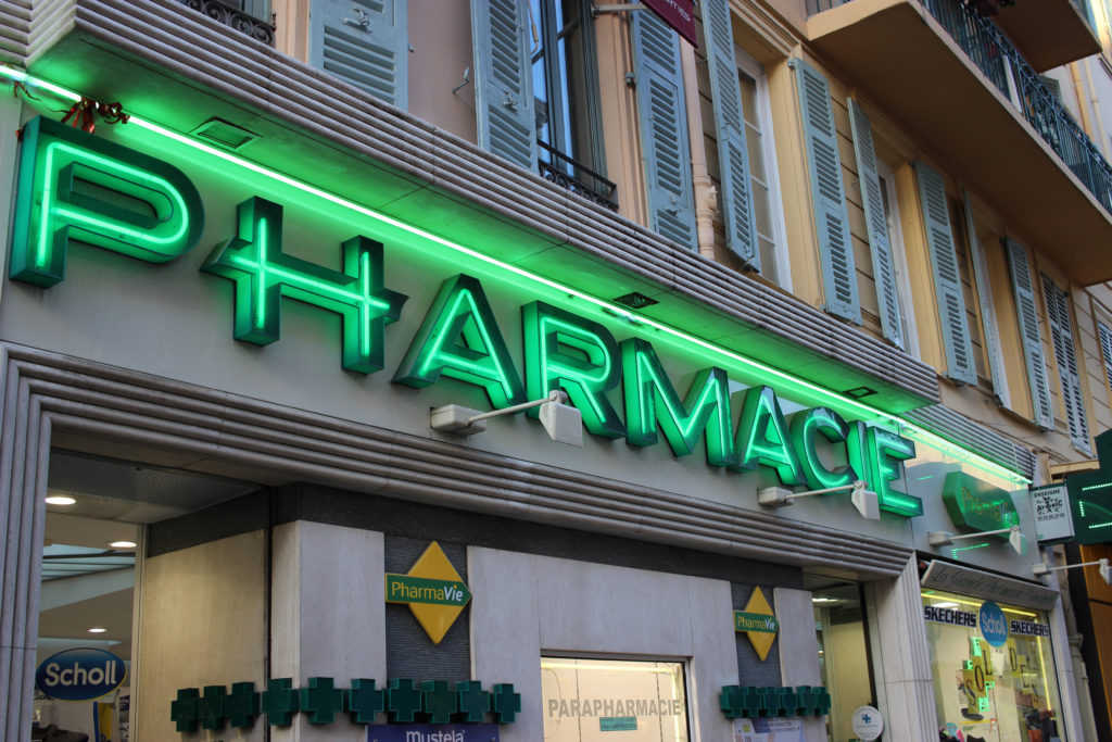34 pharmacies accused of embezzling €53 million in Covid-19 test fraud