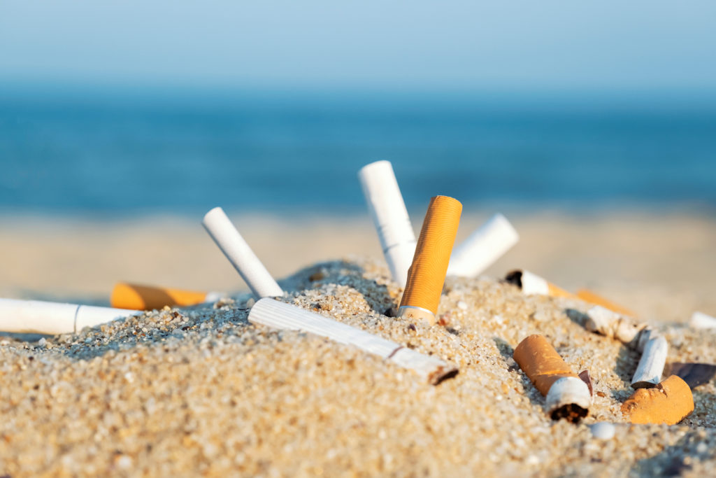 Barcelona bans smoking ban on public beaches