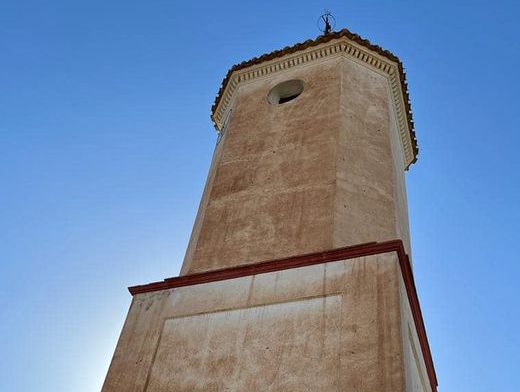 Dust-up in Zurgena (Almeria) over dirty state of Reloj clock tower