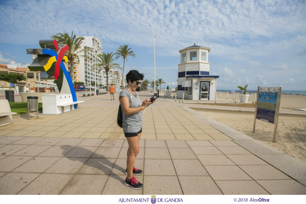 Costa Blanca's Gandia beach public WIFI service is a resounding success