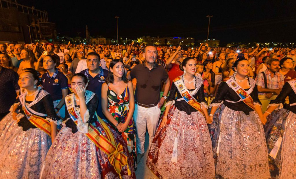40,000 celebrate to mark the start of Elche's fiestas on the Costa Blanca