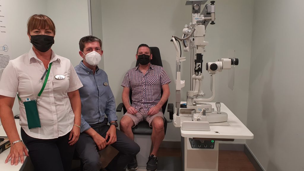 Optometrist’s quick-thinking actions saves man from potentially losing sight in both eyes.
