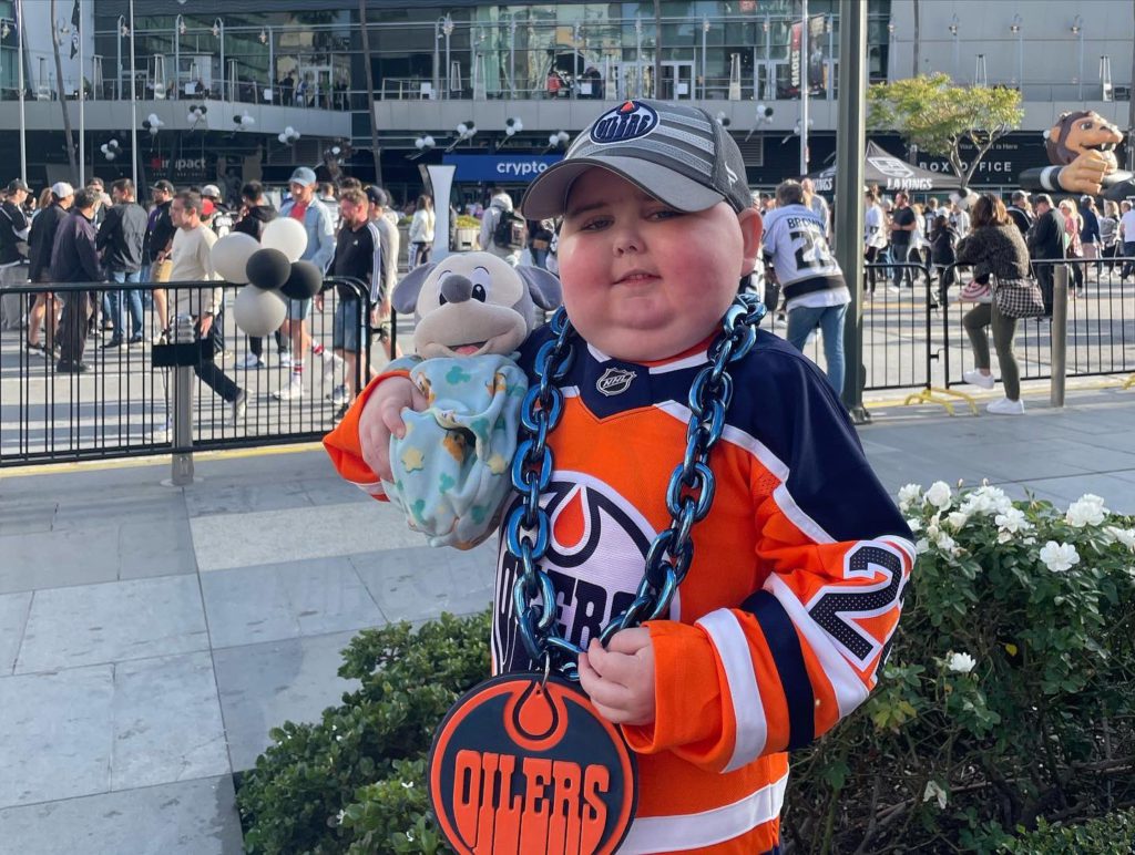 Heartbreak as young Edmonton Oilers fan Ben Stelter dies aged 6