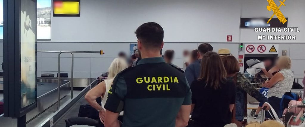 Guardia Civil issues warning of suitcase scam at Spain's Almeria airport