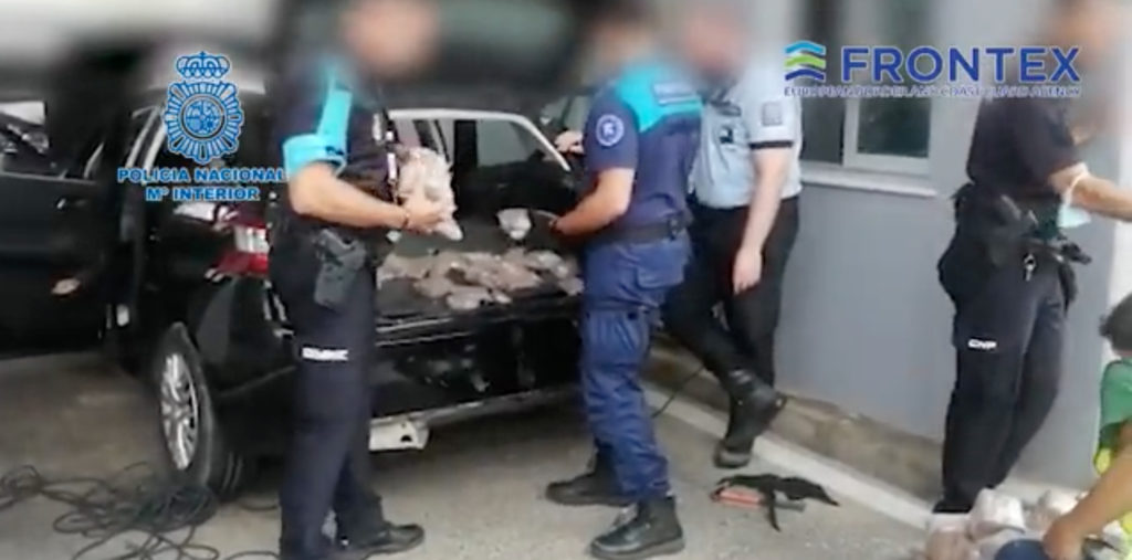 WATCH: Spanish National Police arrest three for smuggling 140kg of hashish at Tarifa port