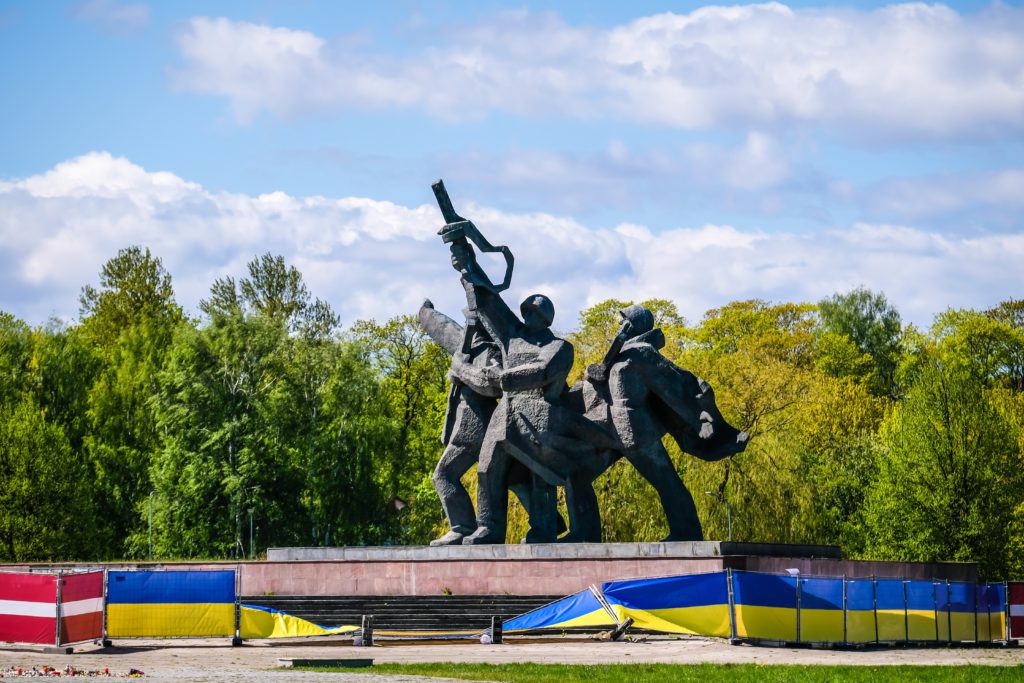 WATCH: Latvia dismantles monument to Soviet soldiers in capital city of Riga