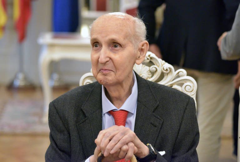 Three days of mourning declared after Valencian scientist Santiago Grisolía dies aged 99