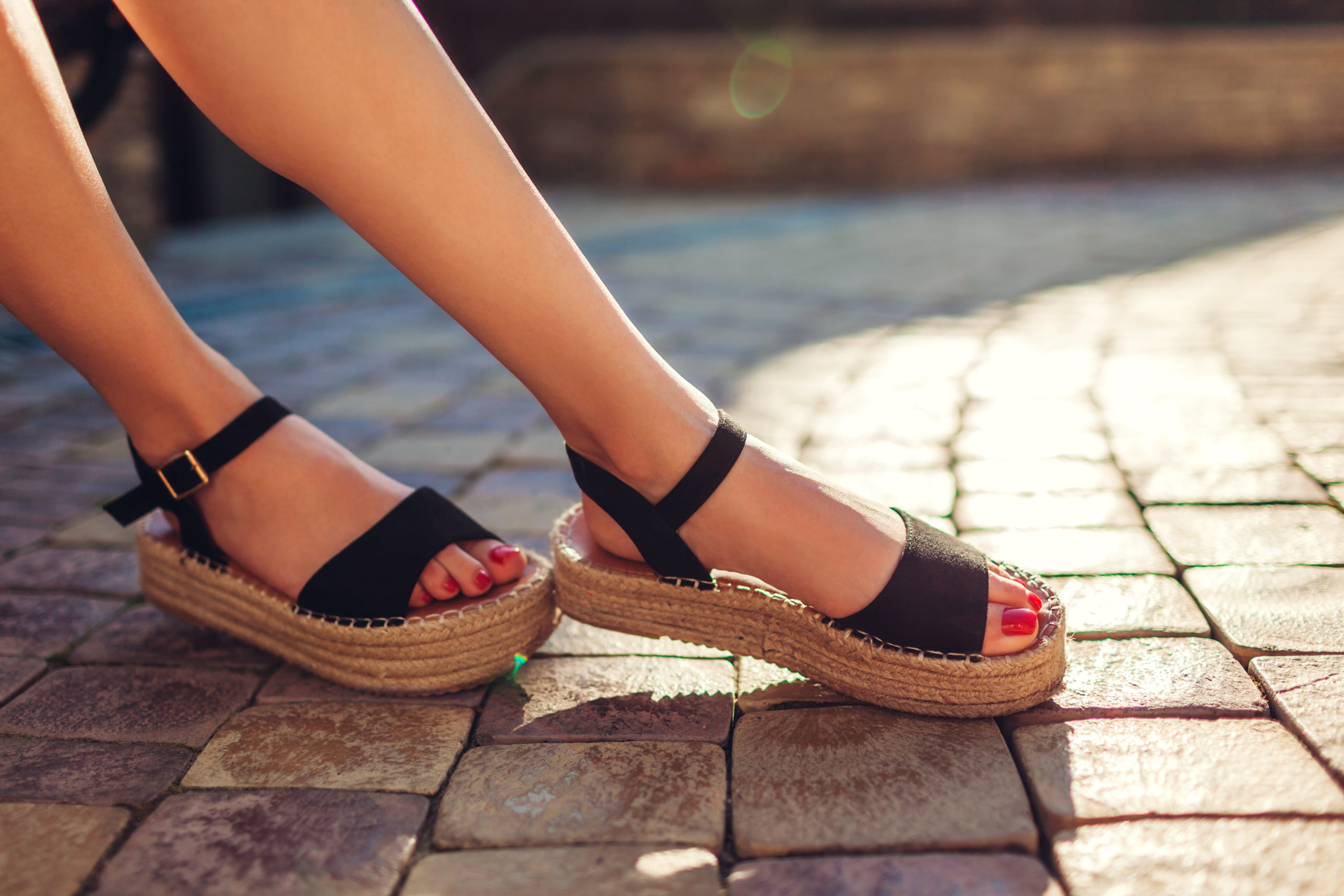 Image - feet in sandals: Mariia Boiko/shutterstock