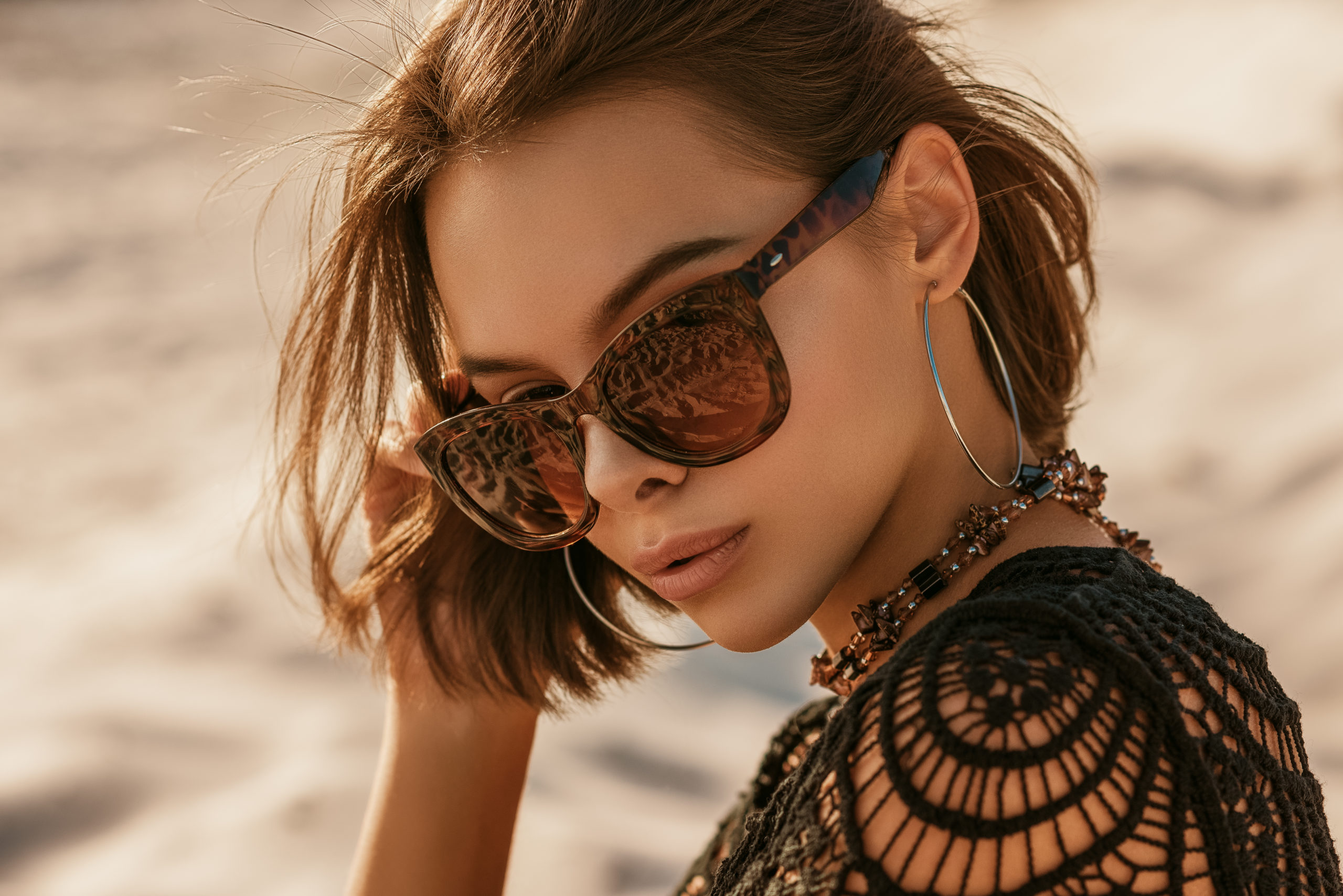 Foto - mujer con gafas de sol: Victoria Chudinova / Shutterstock 