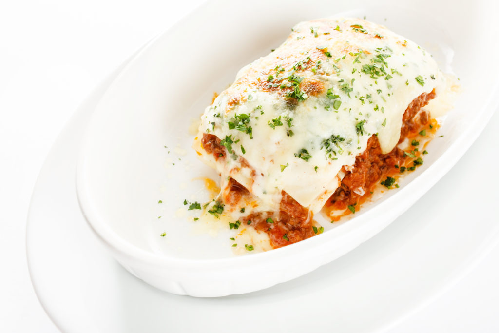 Image - white lasagne sauce: Shebeko/shutterstock