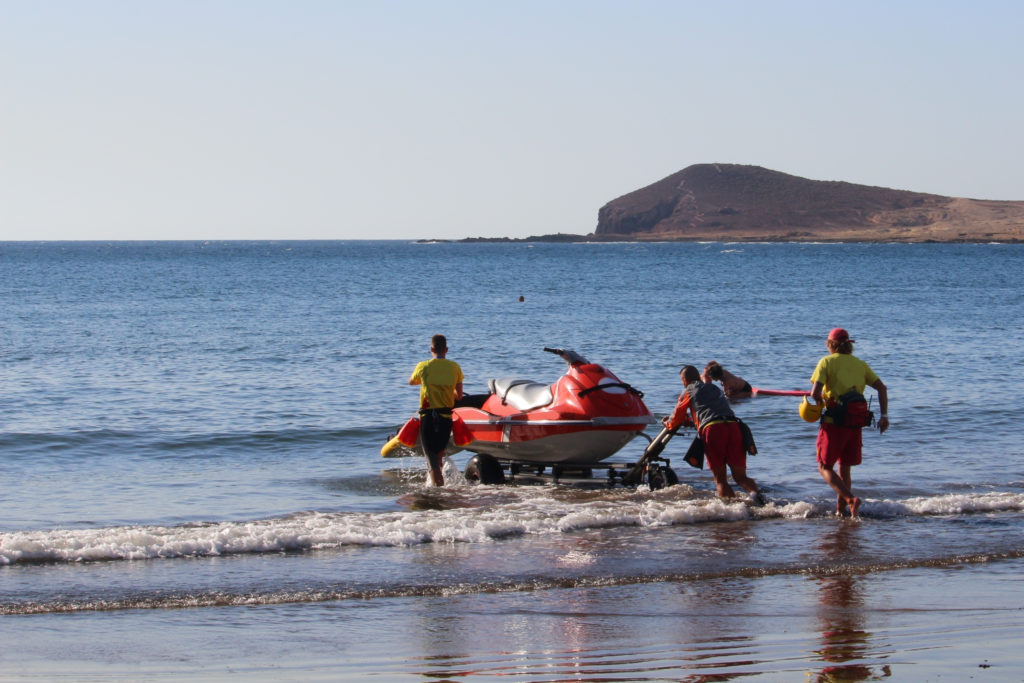 Lifeguards rescue FOUR including two 6-year-olds off Cala Mijo beach in Spain's Águilas