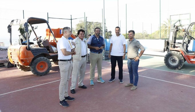 Marbella Council undertakes remodelling works of three tennis courts in Paco Cantos Sports Centre