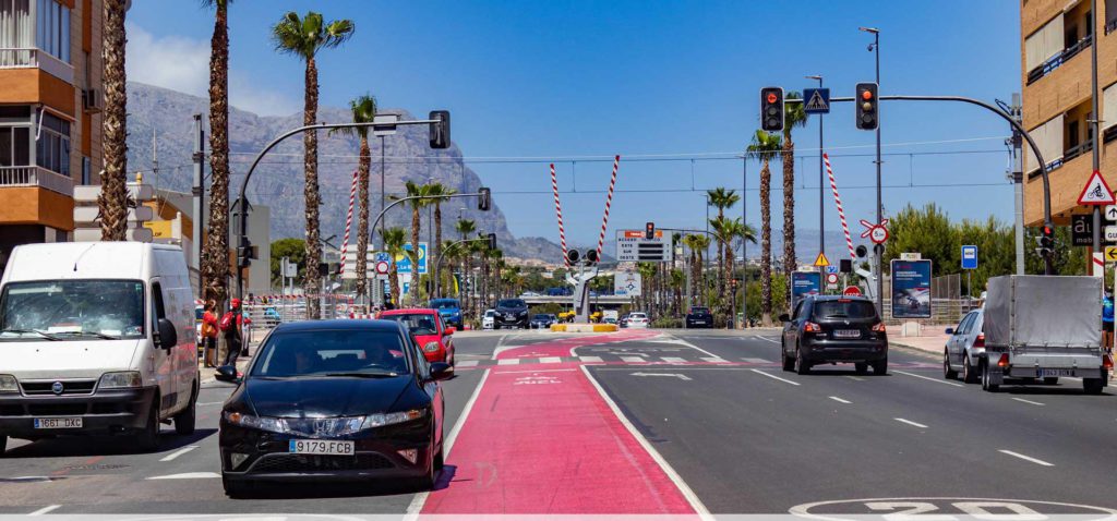 Benidorm (Alicante) underpass solution to level crossing holdups causes traffic chaos