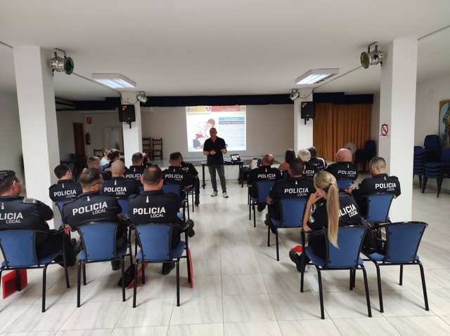 Defibrillators will help Policia Local to save lives in Mojacar (Almeria)