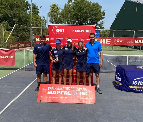 Campeones de España del Club de Tenis Infantil de Torrevieja en representación de la Comunidad Valenciana
