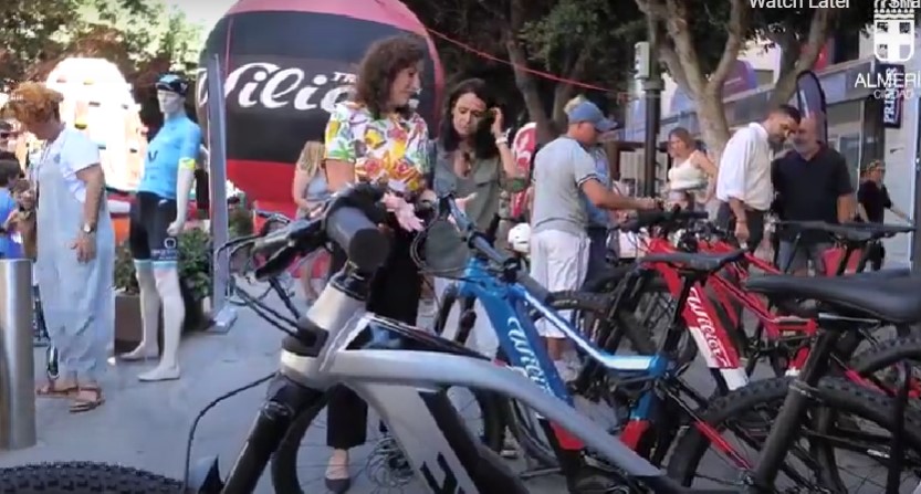 People of Almeria enjoy the Great Mobility Festival on the Paseo de la Paseo