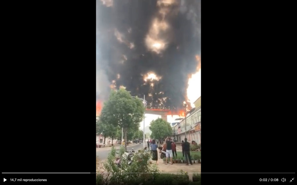WATCH: Silicone oil tanker truck crashes and causes huge fire in Anhui, China
