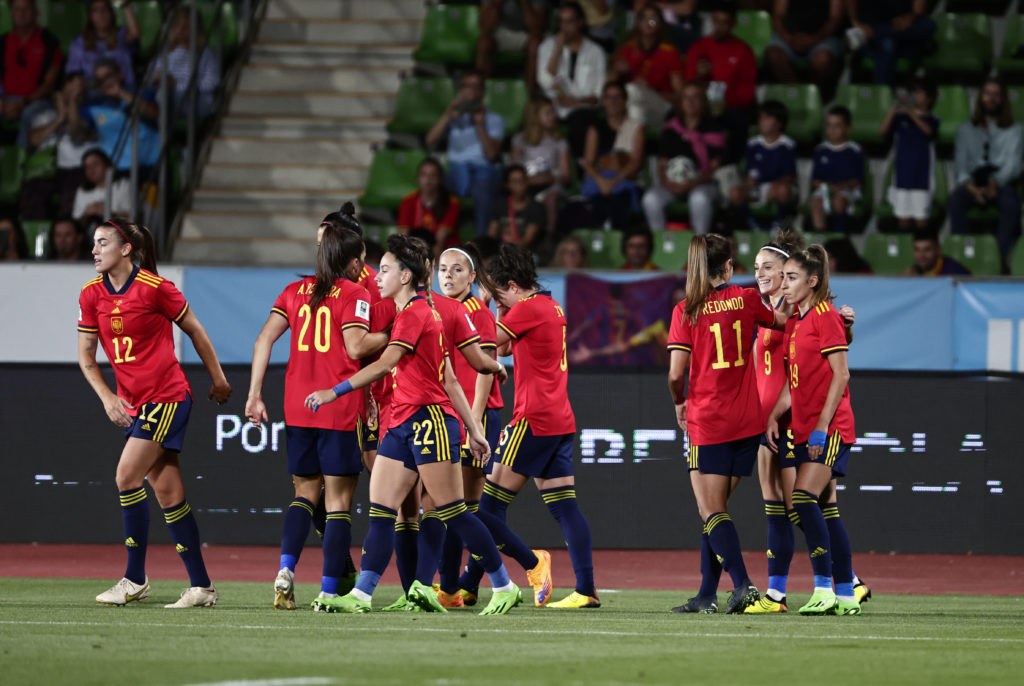 Fifteen Spanish women’s footballers quit the national team saying the coach must go