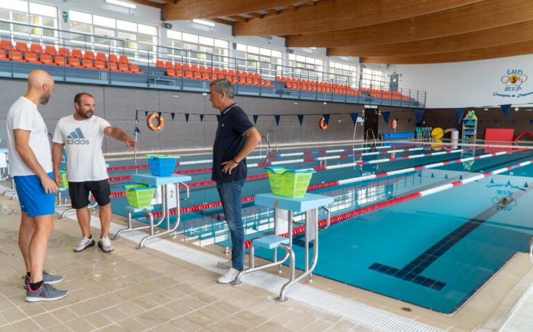 Autumn activities begin at municipal swimming pool in Malaga's Nerja