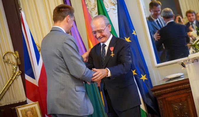 Francisco de la Torre, mayor of Malaga, awarded honorary OBE by the British ambassador