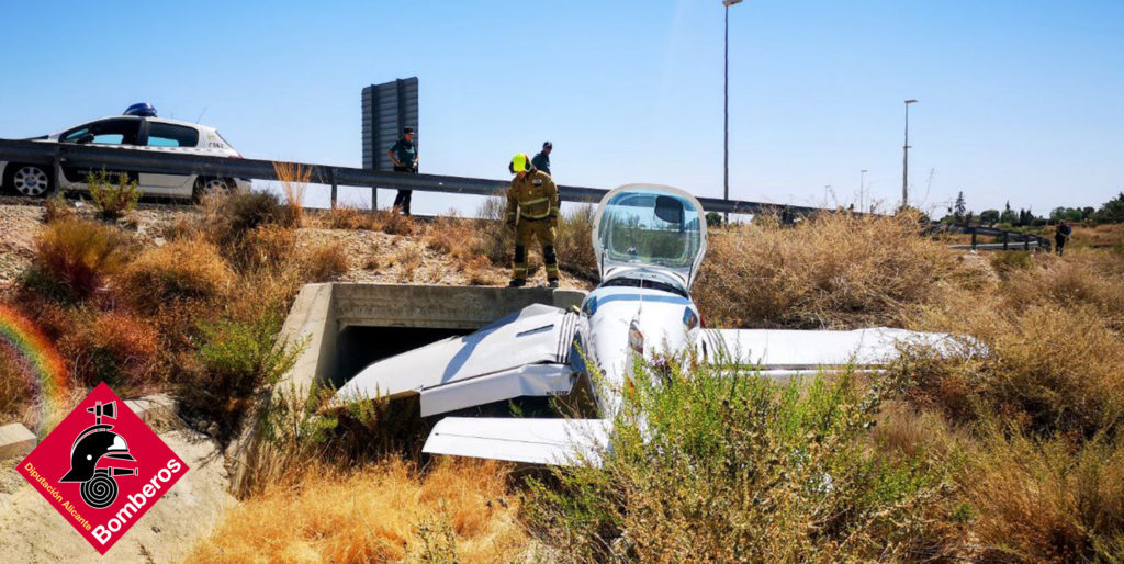 LOOK: Pictures released following light aircraft crash next to CV-800 road in Alicante