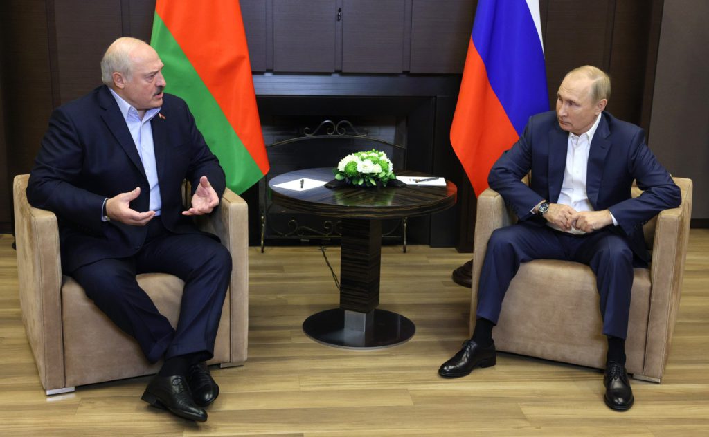 Putin discusses global market ban of Belarus' fertilisers with President Lukashenko