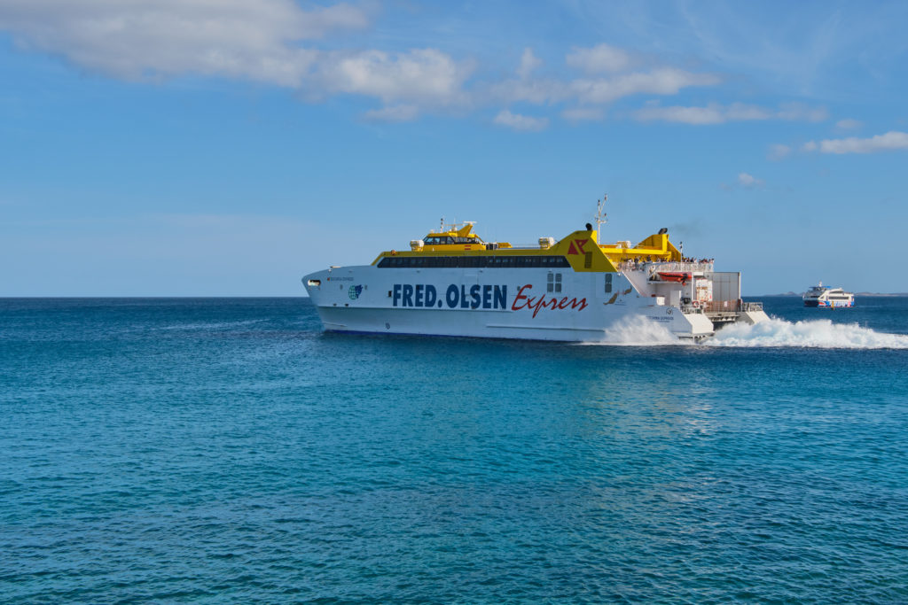 Disaster as vehicle falls off Fred Olsen Express ferry into the sea in Tenerife