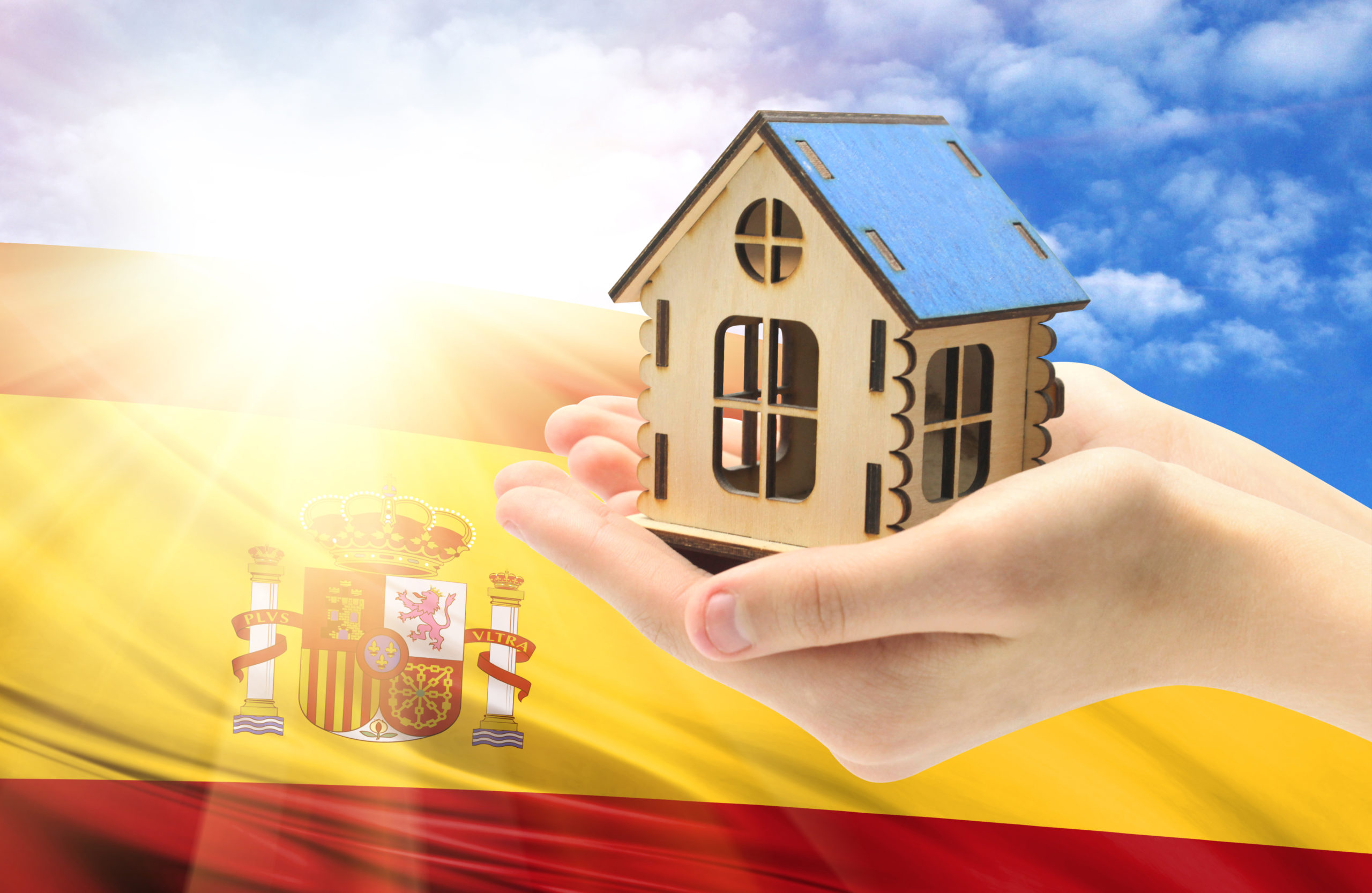 Image - moving to Spain: Millenius/shutterstock 
