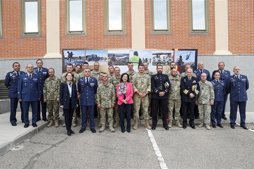 Robles visits Ukrainian military personnel
