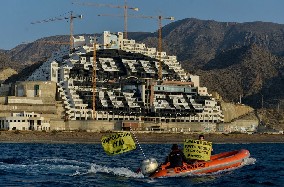 Greenpeace calls on Andalucia courts to enforce El Algarrobico (Almeria) sentences
