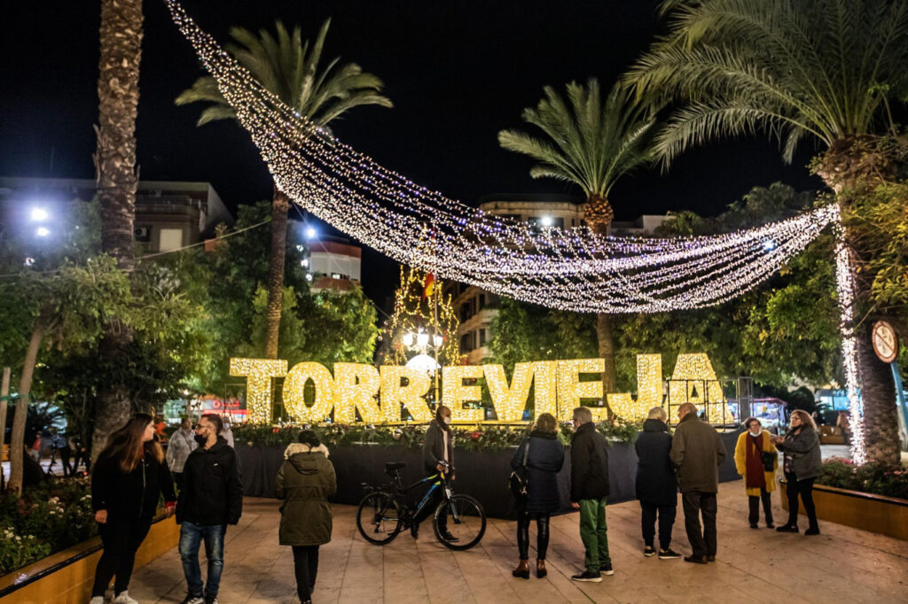 Torrevieja (Alicante) makes a start on illuminations for fiestas and Christmas